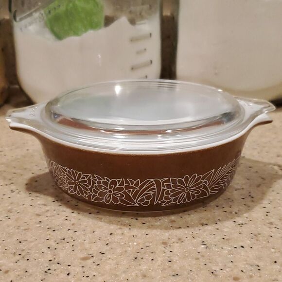 Vtg Pyrex dish with lid 8" 500ml - Picture 2 of 8